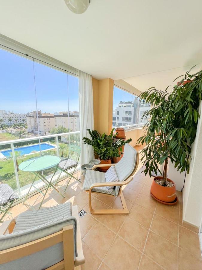 Bright With Terrace, Pool And Appartement