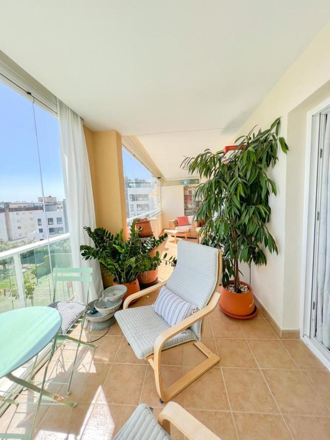 Bright With Terrace, Pool And Appartement Torremolinos