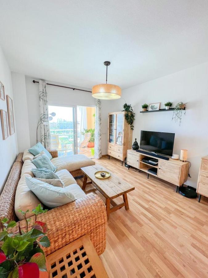 Bright With Terrace, Pool And Appartement Torremolinos