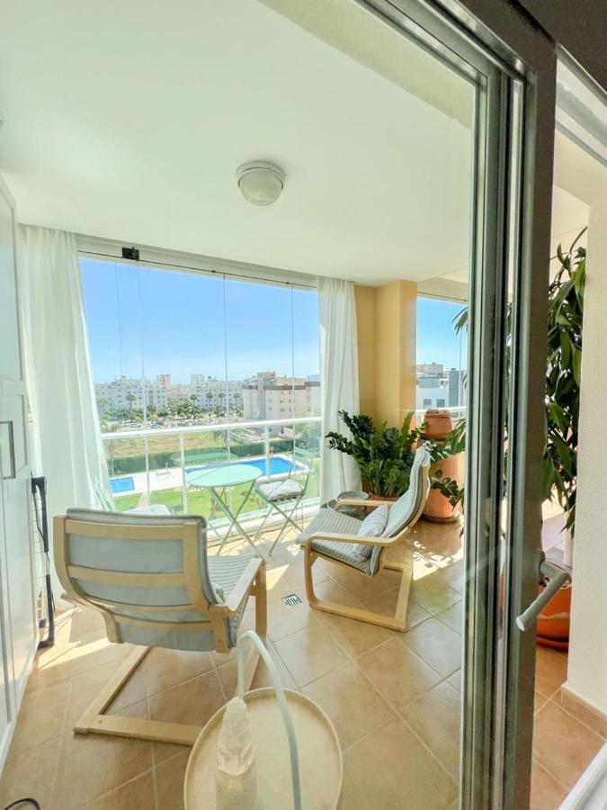 Bright With Terrace, Pool And Appartement