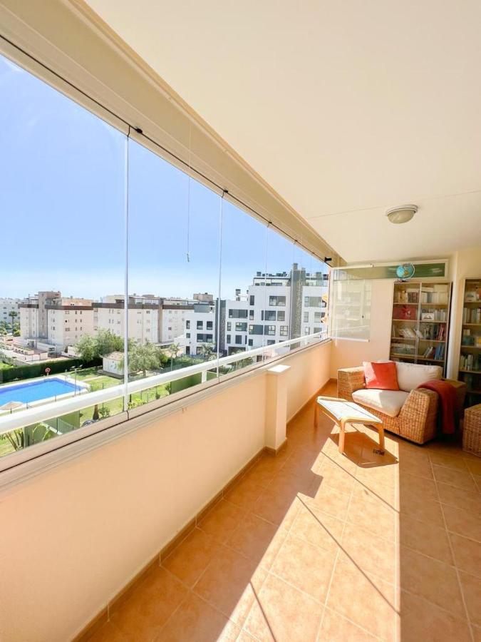 Apartament Bright With Terrace, Pool And
